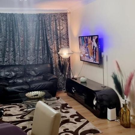 2 Bedroom Apartment - Greater London Dagenham Zewnętrze zdjęcie