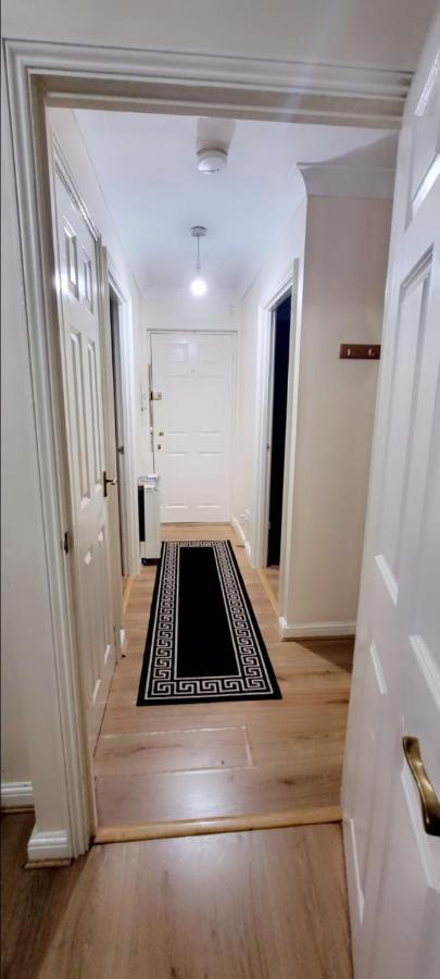 2 Bedroom Apartment - Greater London Dagenham Zewnętrze zdjęcie