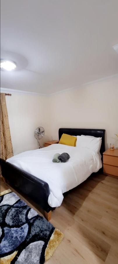 2 Bedroom Apartment - Greater London Dagenham Zewnętrze zdjęcie