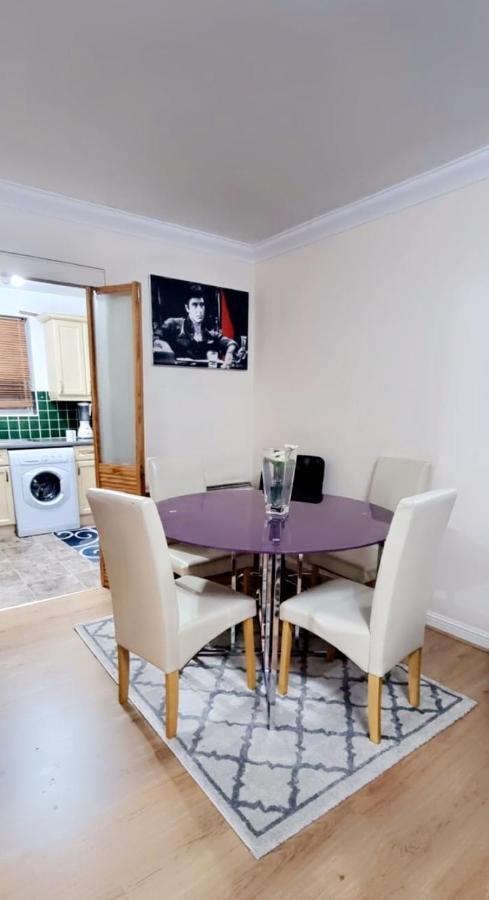 2 Bedroom Apartment - Greater London Dagenham Zewnętrze zdjęcie