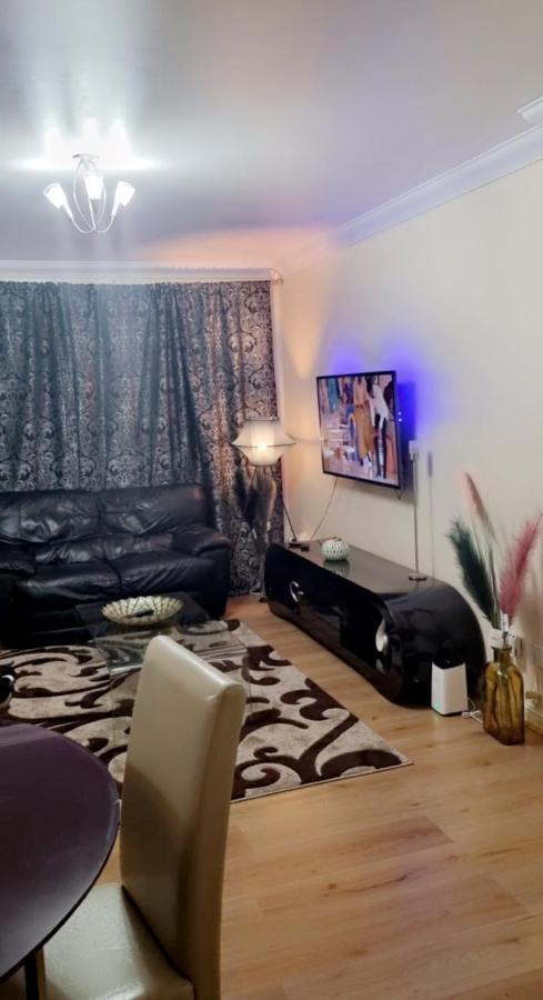 2 Bedroom Apartment - Greater London Dagenham Zewnętrze zdjęcie