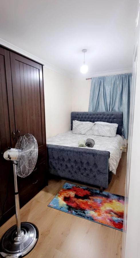 2 Bedroom Apartment - Greater London Dagenham Zewnętrze zdjęcie