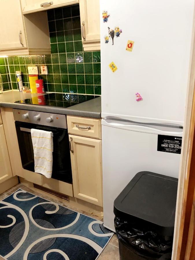 2 Bedroom Apartment - Greater London Dagenham Zewnętrze zdjęcie