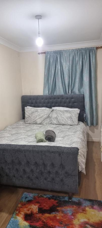 2 Bedroom Apartment - Greater London Dagenham Zewnętrze zdjęcie